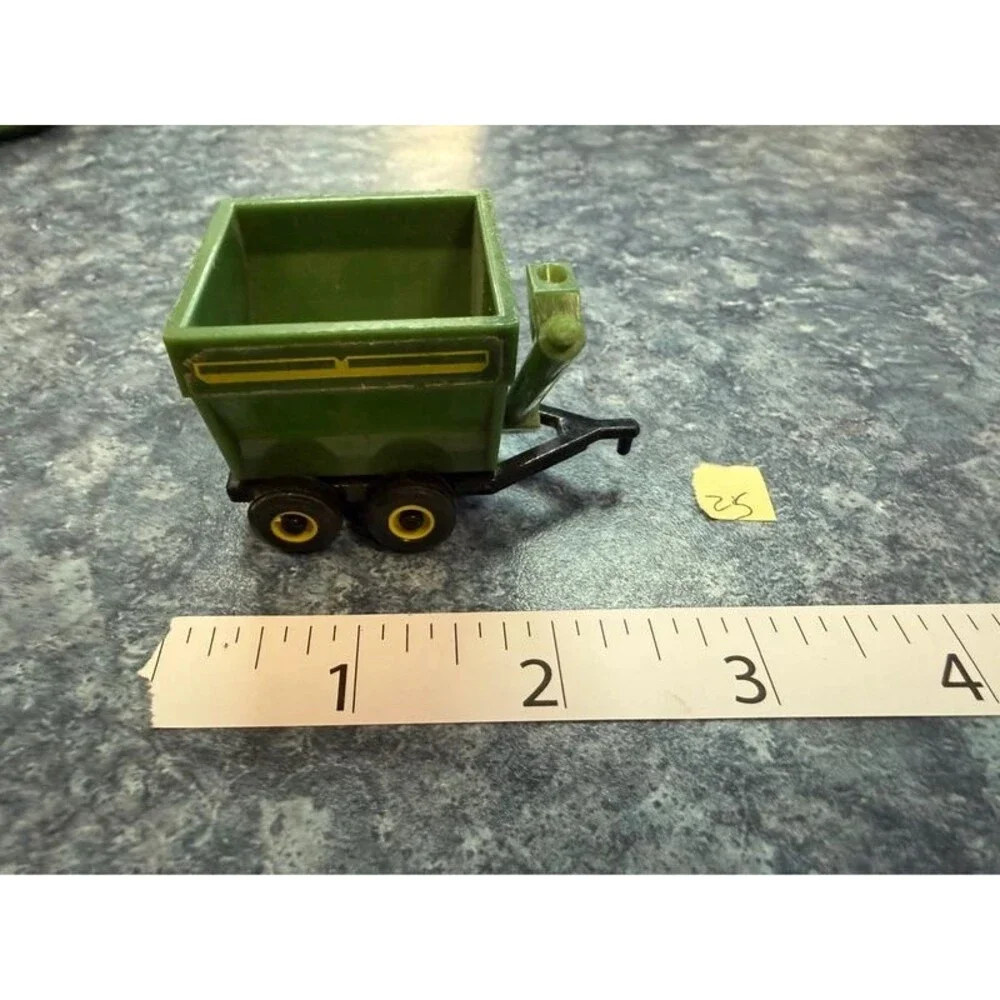 ERTL John Deere 1/64 Scale Farm Toy Set - Grinder Mixer Mill & Tandem Grain Cart